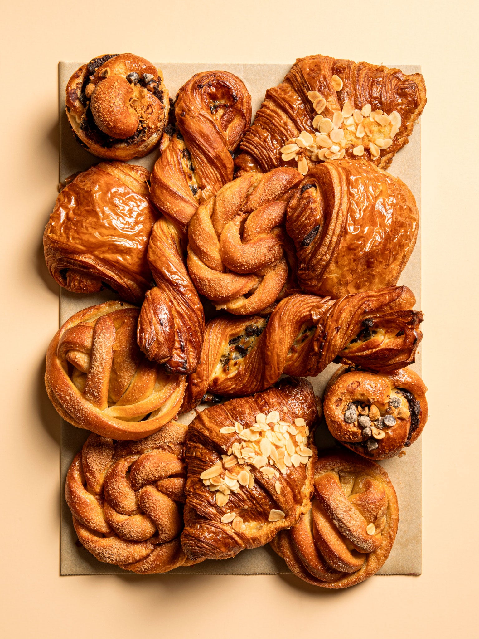 Pastry Platte von Feasts of Eden mit 12 frischgebackenen Pasty Teilchen